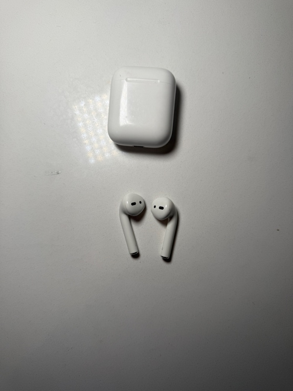 Apple AirPod 2nd Generation with Charging Case & Charger